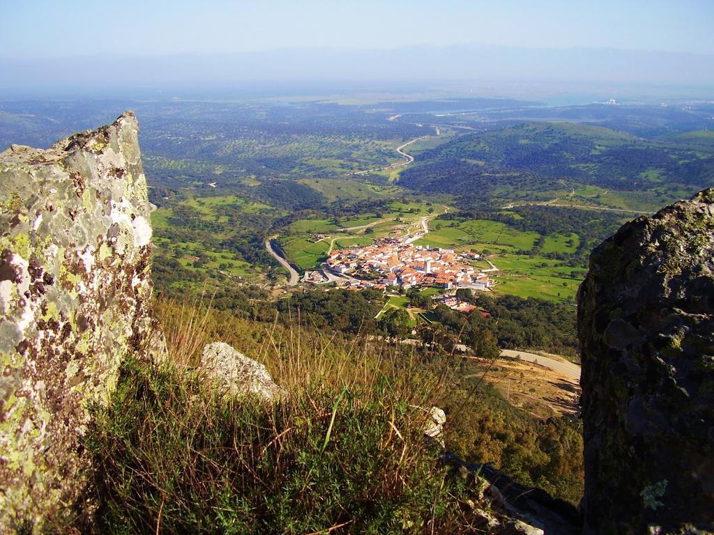 Maison d'hôtes Los Montes à Casas de Miravete Extérieur photo