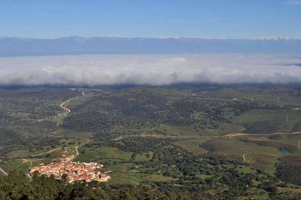 Maison d'hôtes Los Montes à Casas de Miravete Extérieur photo